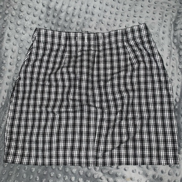 Hollister Plaid Skirt - Picture 2 of 6